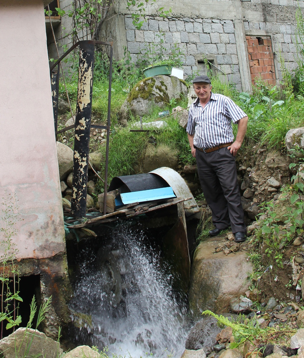 TEAŞ\'a Kızdı, Köyünü Kendisi Aydınlattı