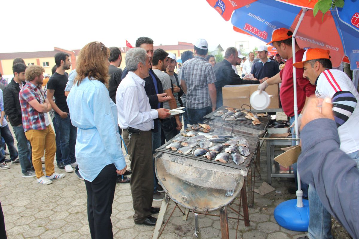 Üniversitelilerin Balık-Ekmek Sırası