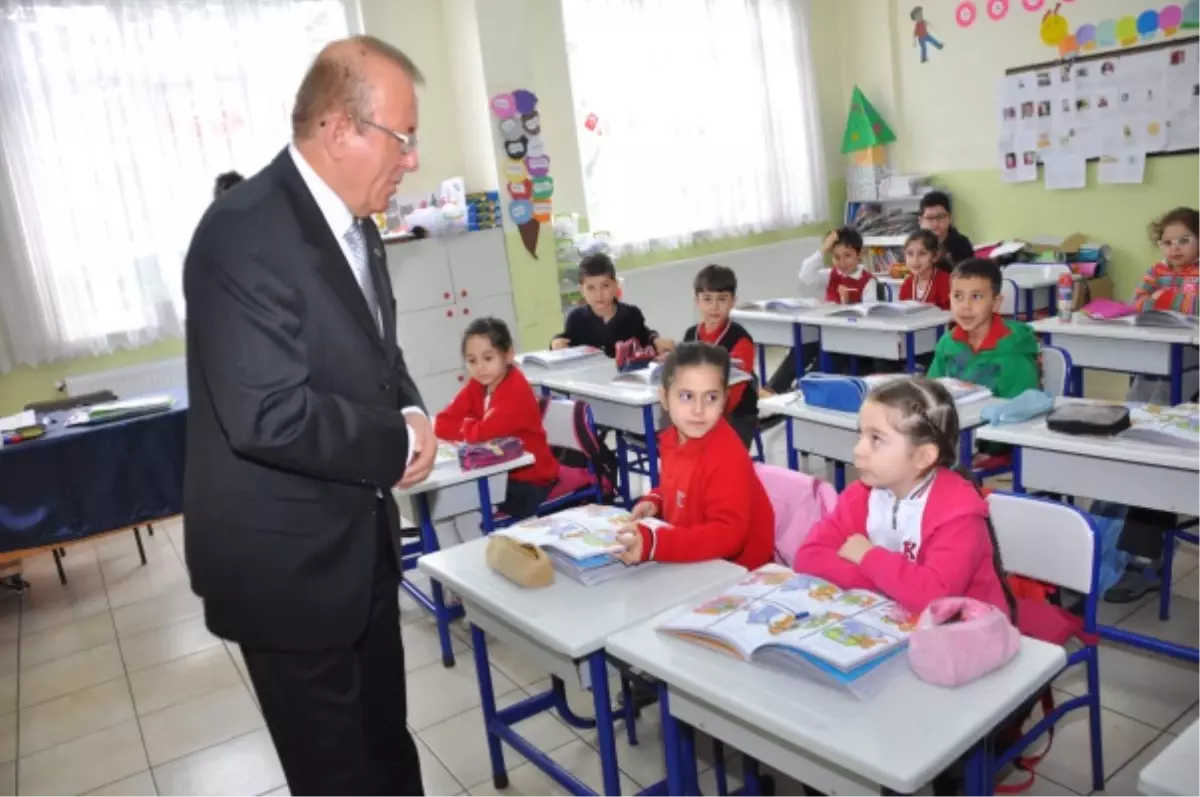 Vali Oğuz, Güne Okul Ziyaretiyle Başladı