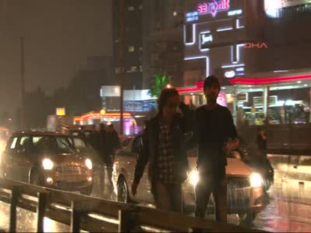 Yağışlı Hava Trafik Kazalarına Sebep Oldu
