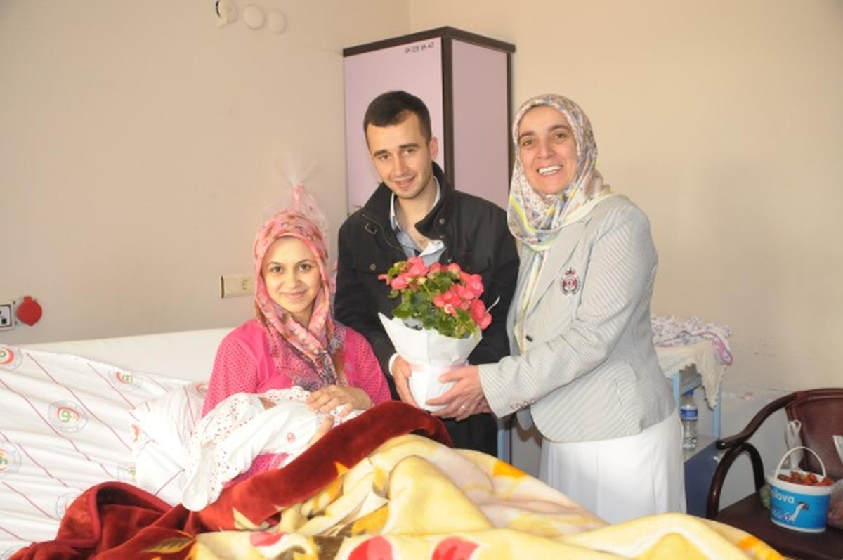 Yeni Annelere İlk Kutlama Belediyeden