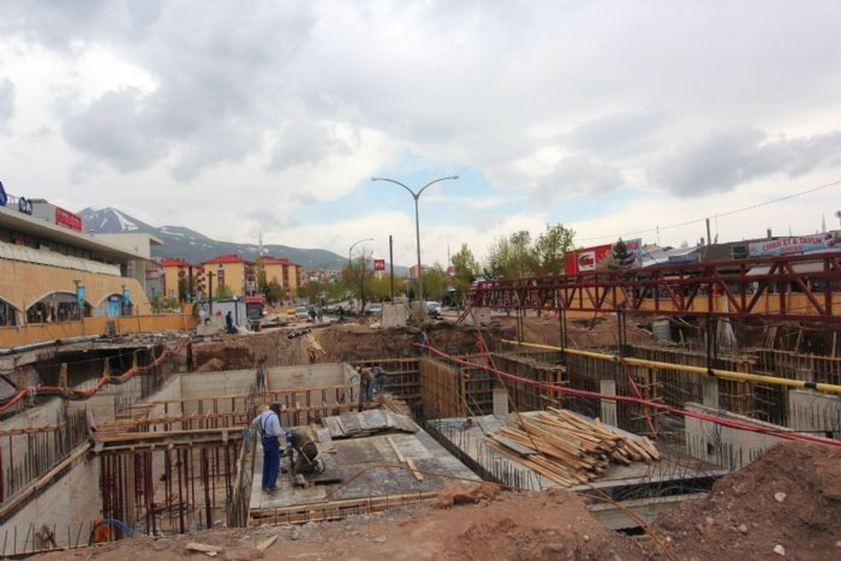 Yenişehir Avm Altgeçit İnşaatı Devam Ediyor
