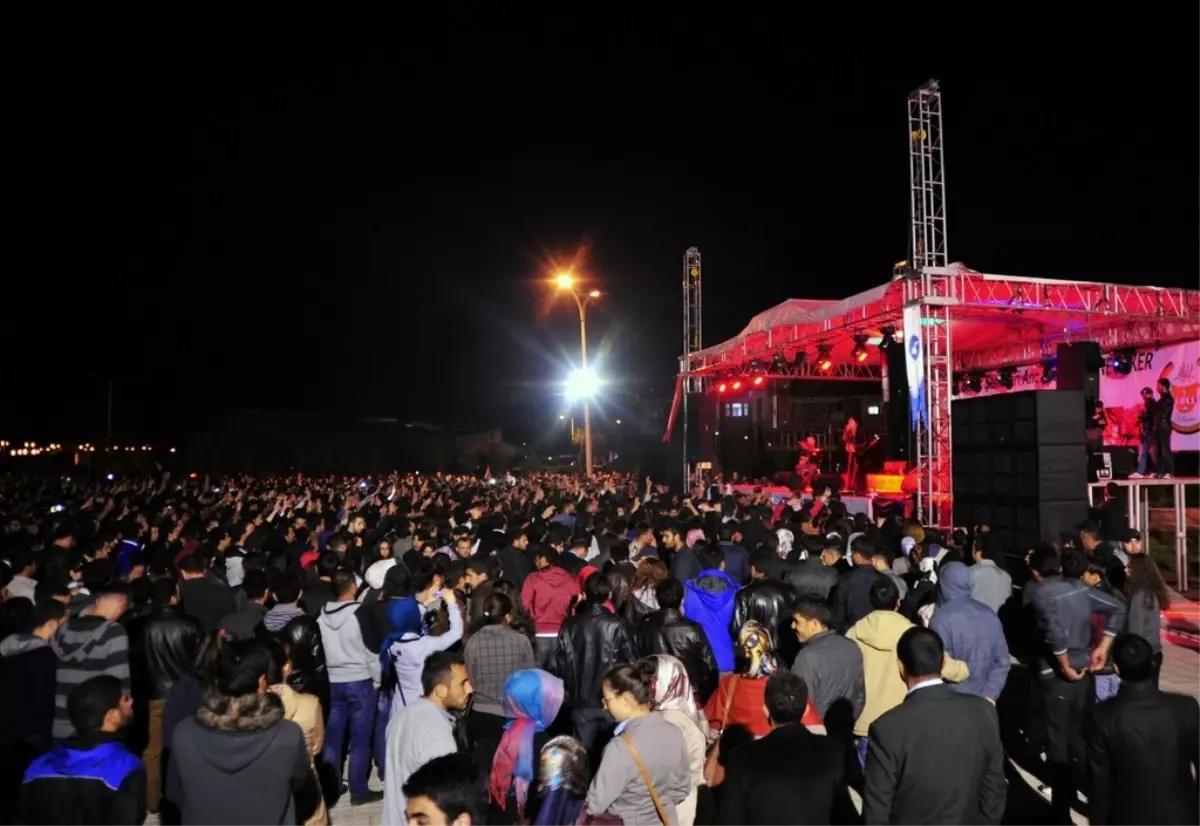 YYÜ Öğrencileri Konserle Coştu
