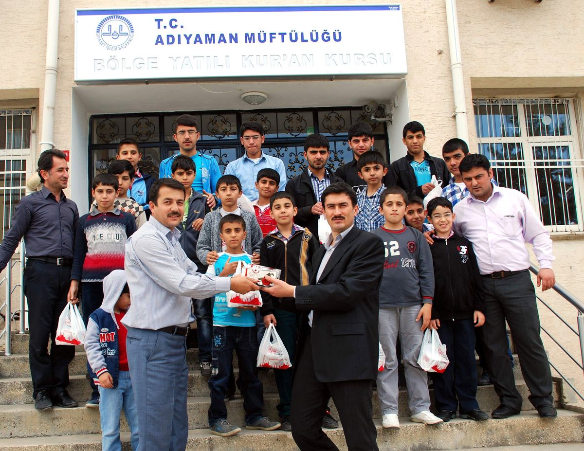 520 Adet Kandil Simidi Dağıtıldı