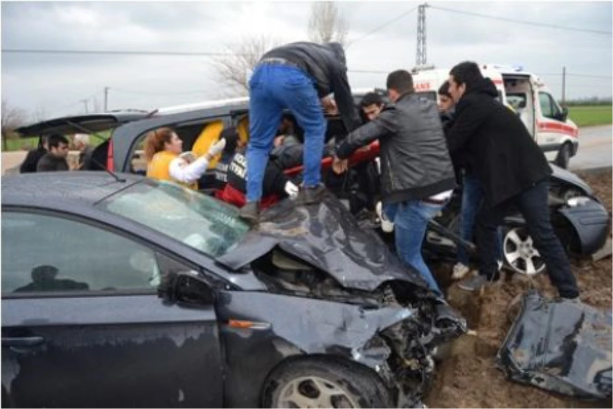 Adana\'da Trafik Kazası: 9 Yaralı