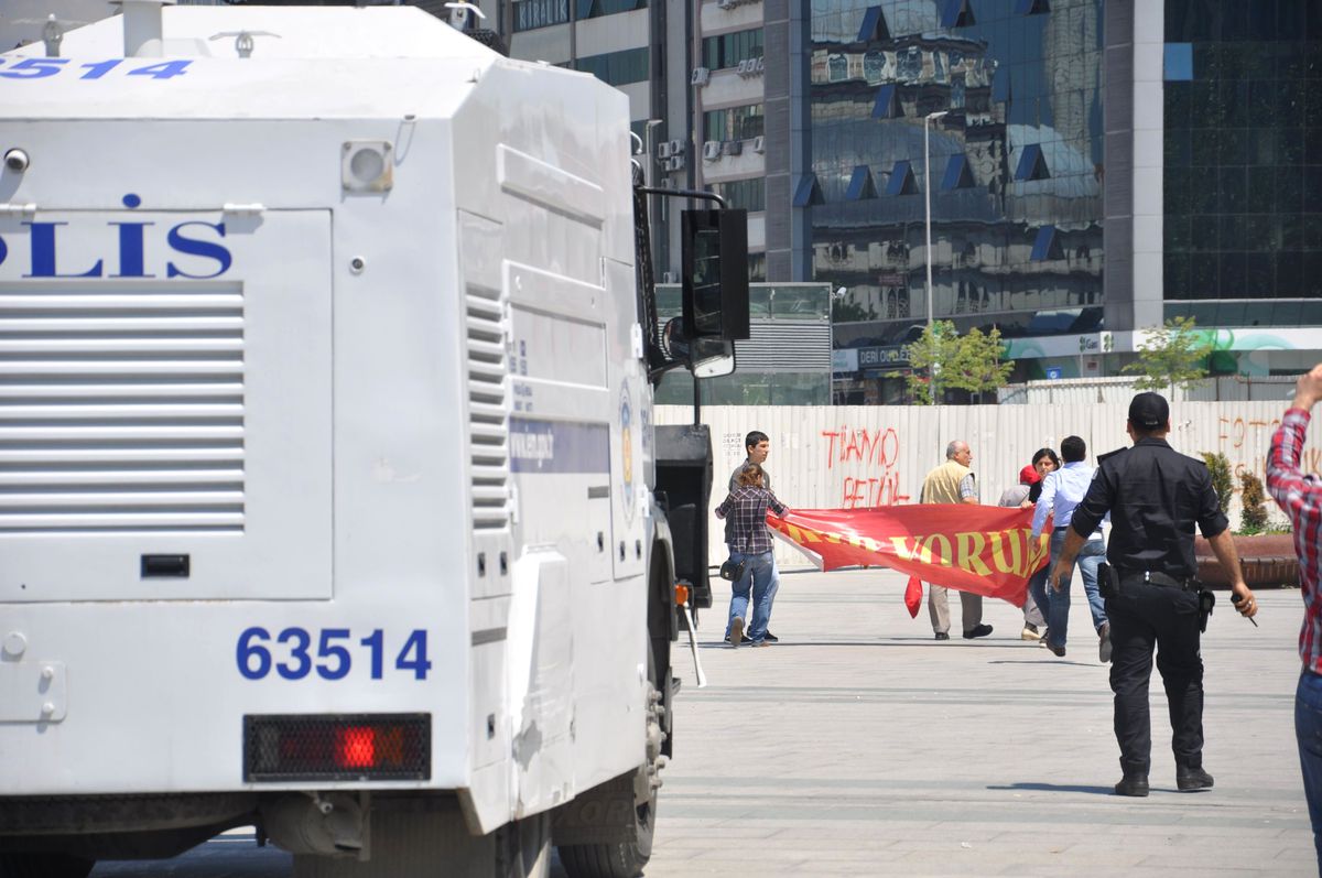 Adliye Önünde Biber Gazlı Müdahale