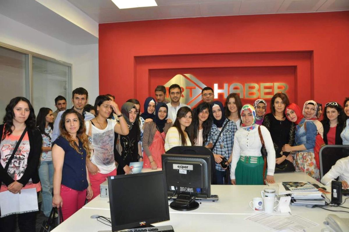Ahi Evran Üniversitesi Radyo ve Televizyon Programcılığı Öğrencileri TRT\'yi Ziyaret Etti