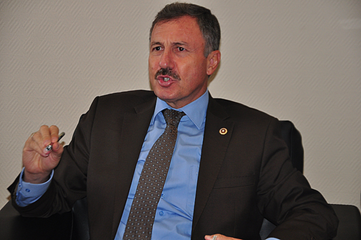 Ak Partili Özdağ: Esad Bindiği Dalı Kesti