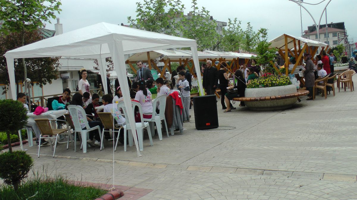 Akçakoca\'da Engelliler Yararına Kermes Düzenlendi