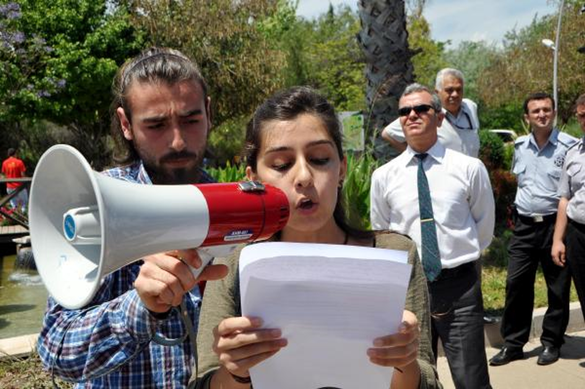Akdeniz Üniversitesi\'nde \'Reyhanlı\' Protestosu