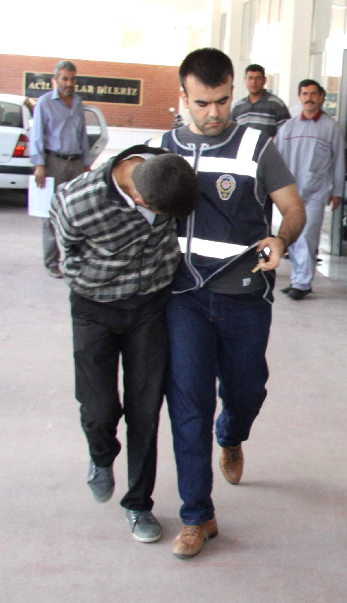 Akü Hırsızları Suçüstü Yakalandı
