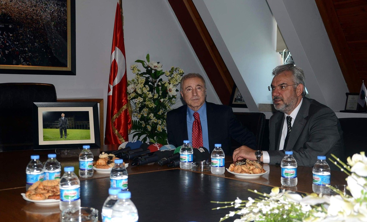 Aysal\'dan Bursaspor Yöneticilerine Taziye Ziyareti