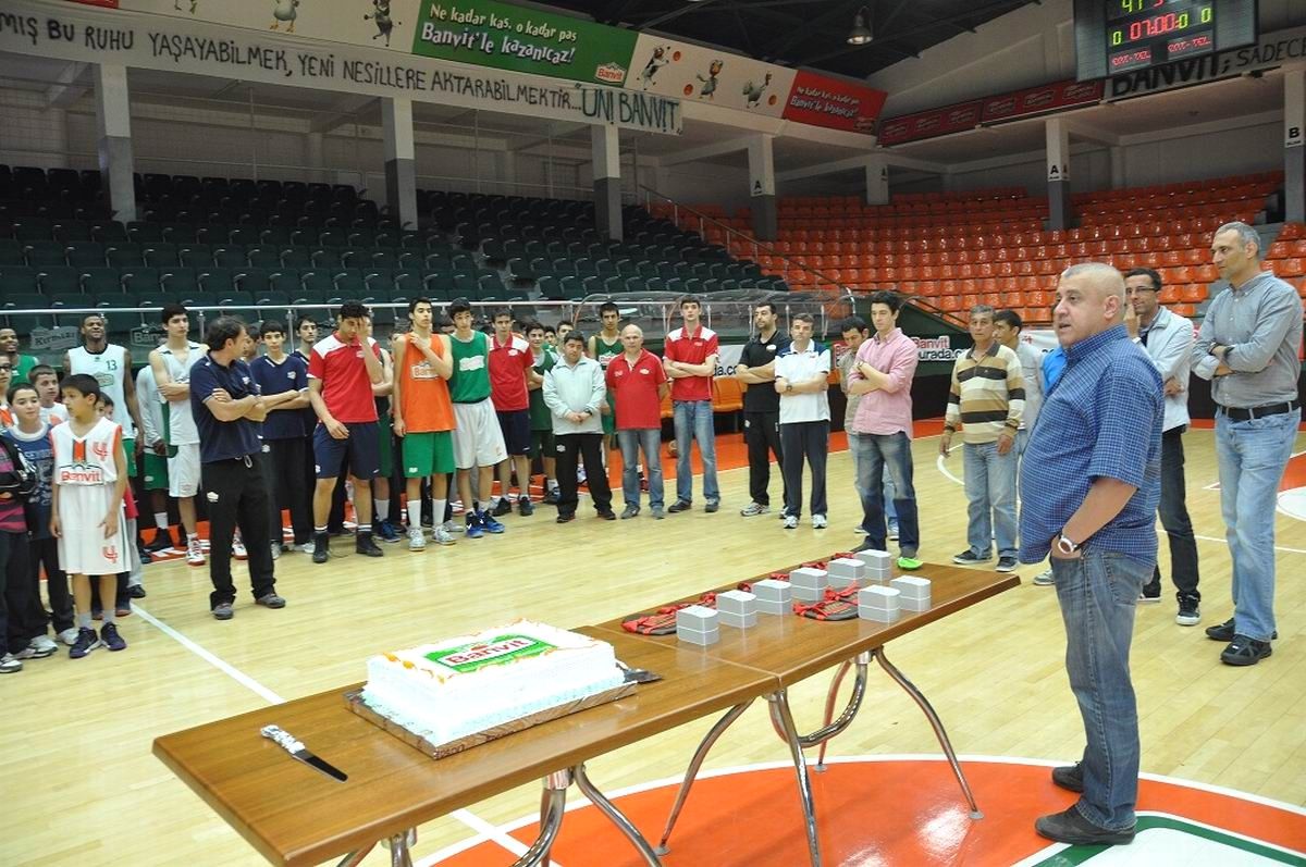 Banvit Basketbol Kulübü\'nde Kutlama
