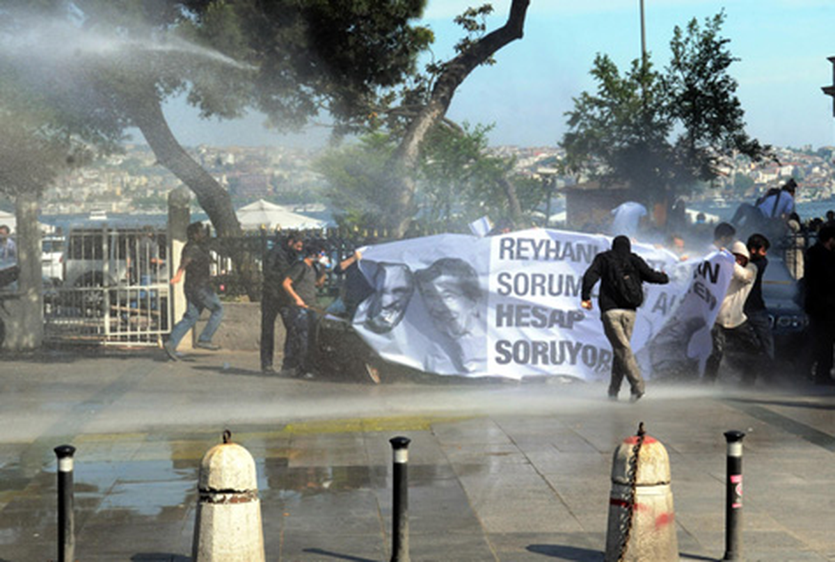 Beşiktaş'a Yürüyen Öğrencilere Polis Müdahalesi