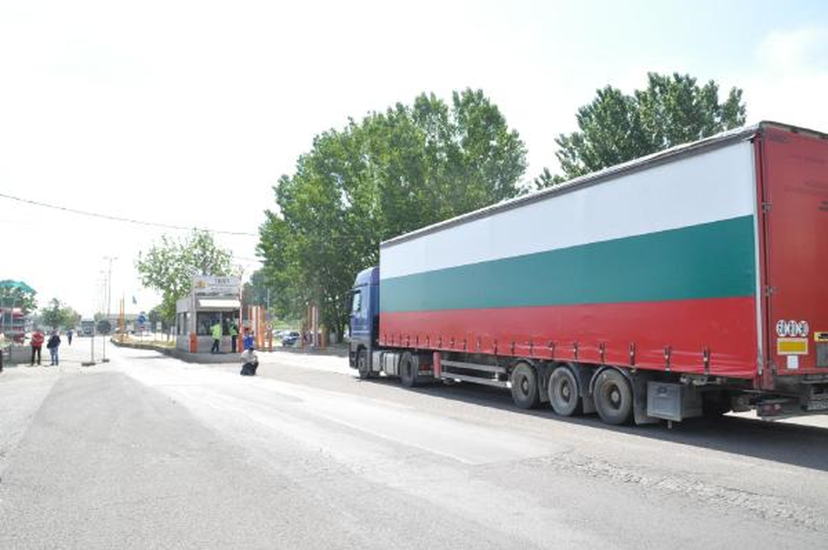 Bulgaristan\'da Sürücüler, Sınır Kapılarını Tır Geçişine Kapattı (2)