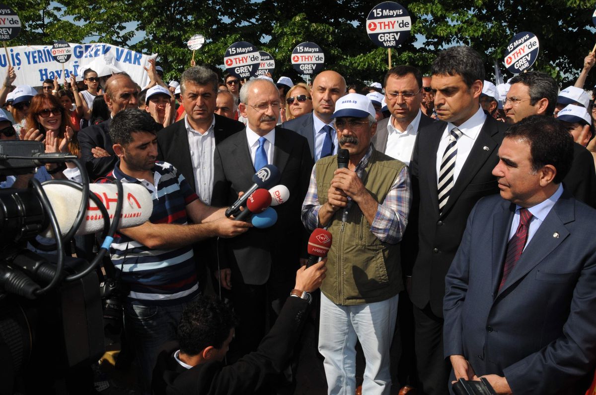CHP Lideri Kılıçdaroğlu: THY\'nin Grevci İşçilerini Ziyaret Etti