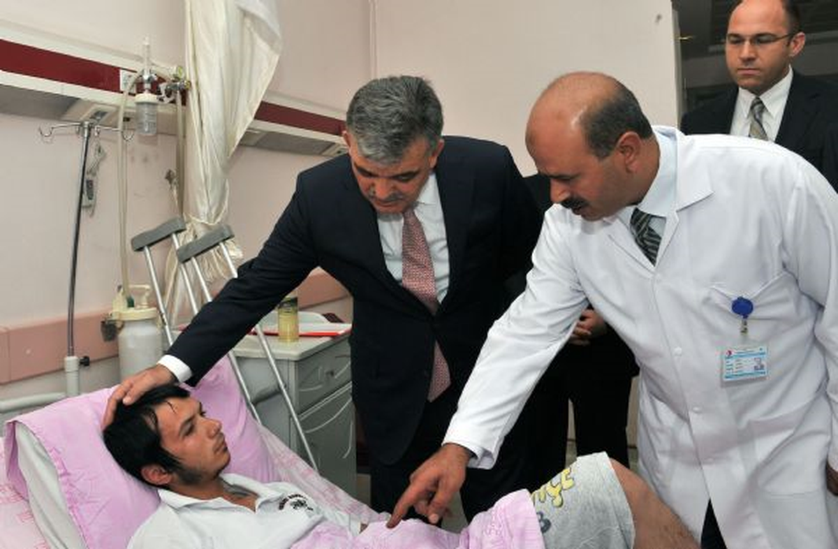 Cumhurbaşkanı Gül Yaralıları Ziyaret Etti