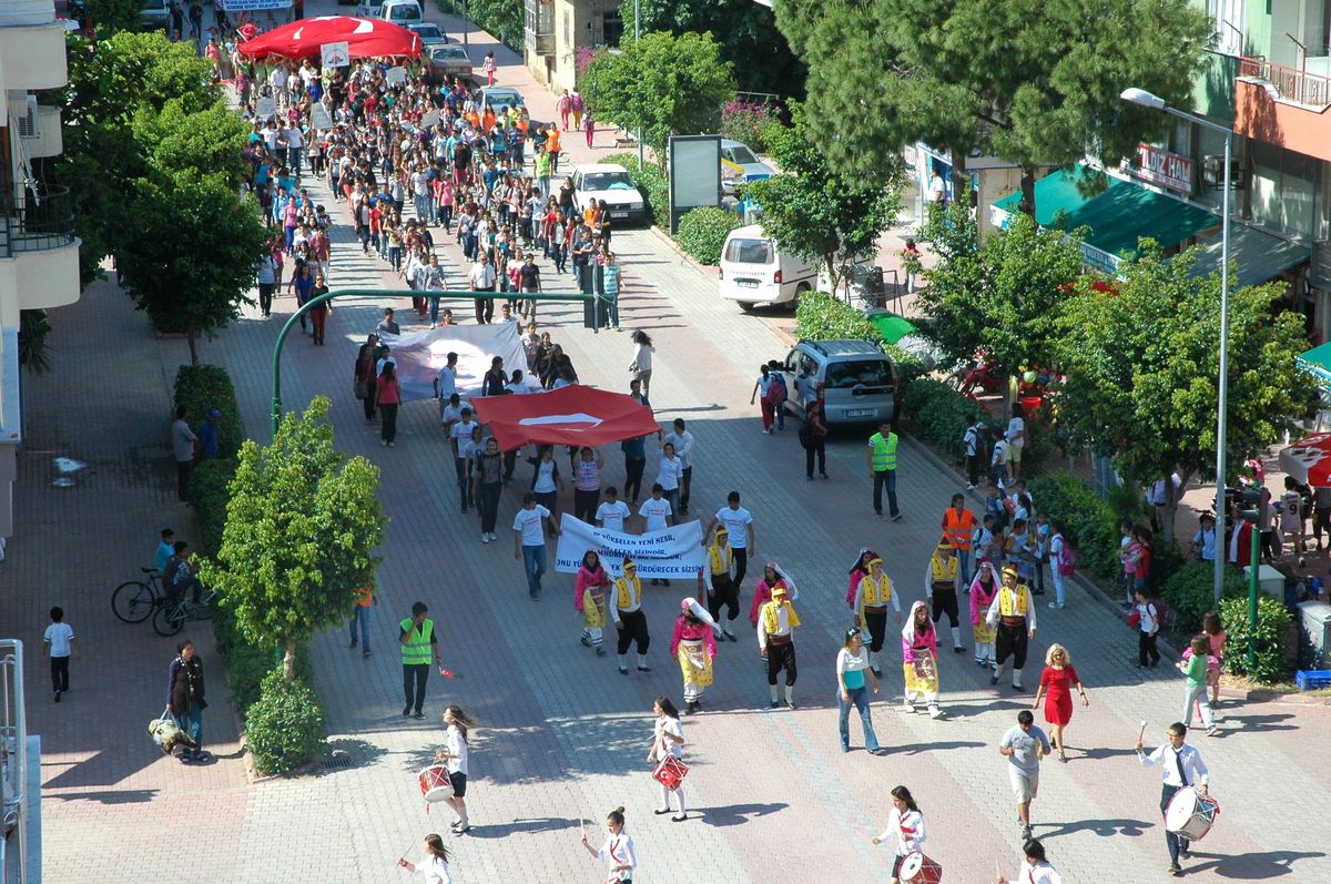 Demre\'de Gençlik Yürüyüşü Yapıldı