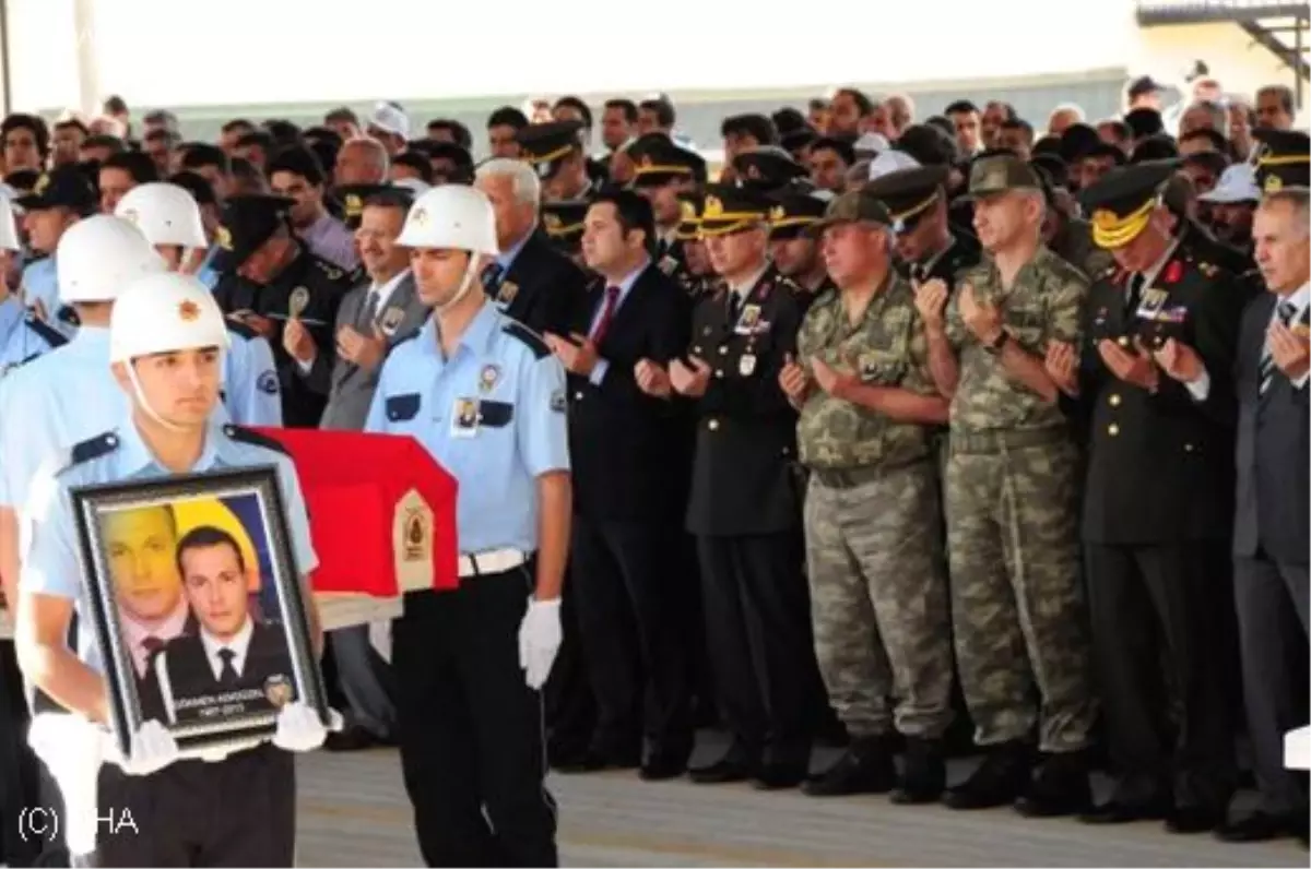 Şehit Polis Gözyaşlarıyla Uğurlandı