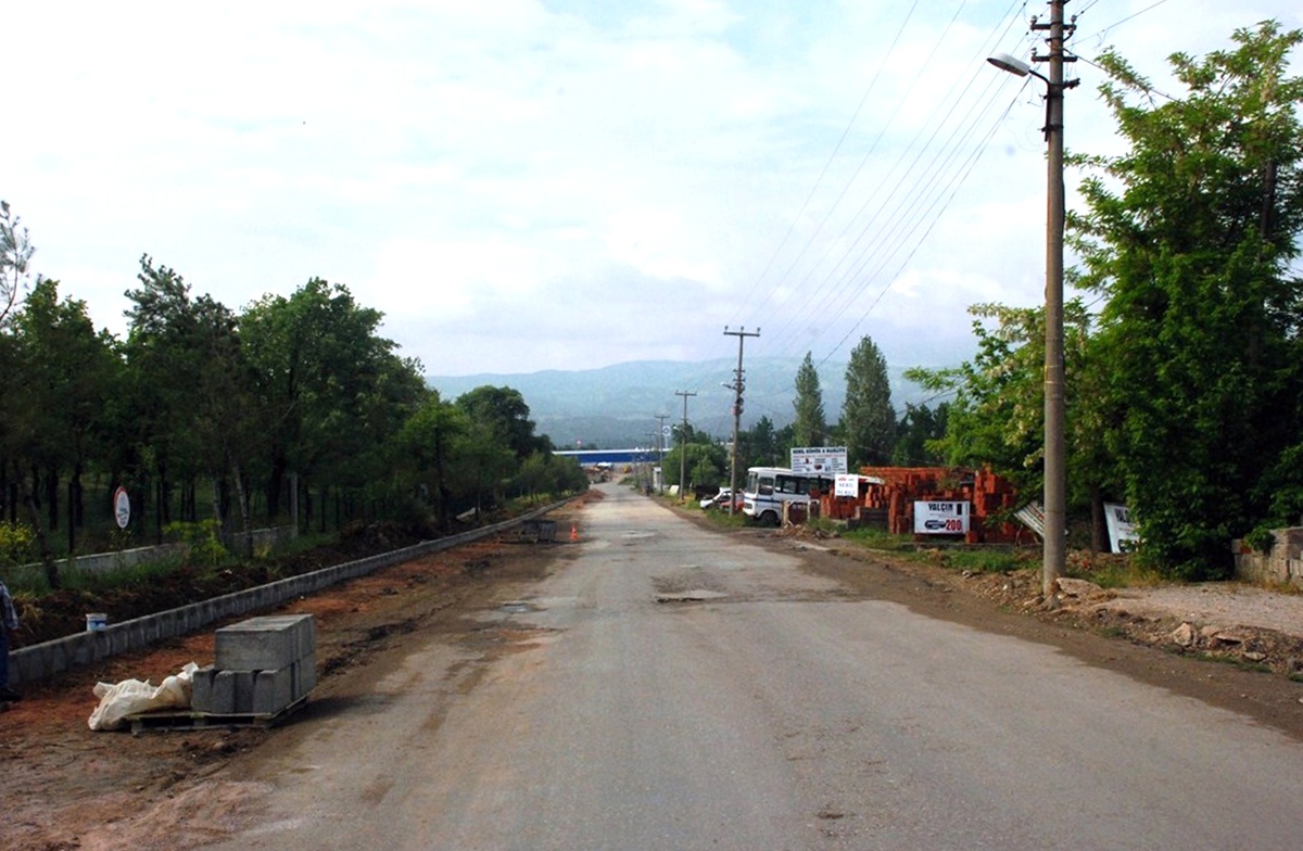 Gediz\'de Şehir İçi Yol Yenileme ve Düzenleme Çalışmaları