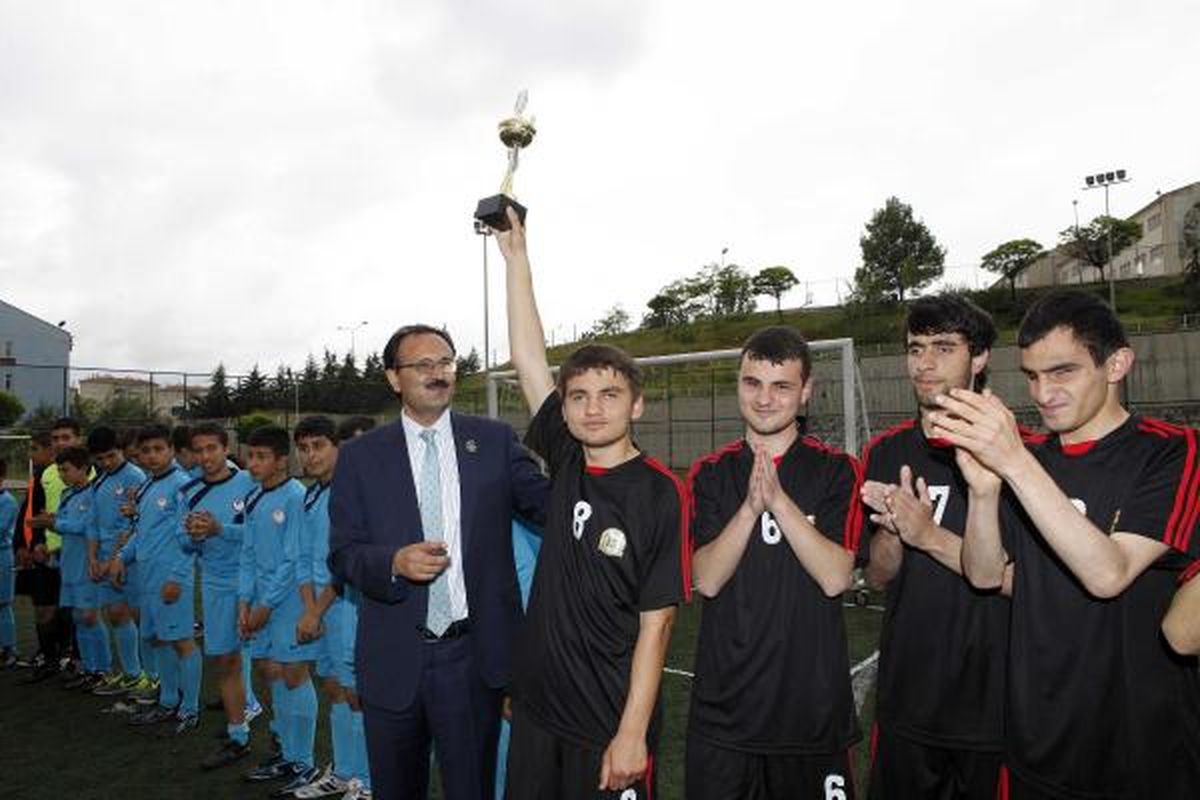 Gözlerine Bant Takıp, Görme Engellilerle Futbol Oynadılar