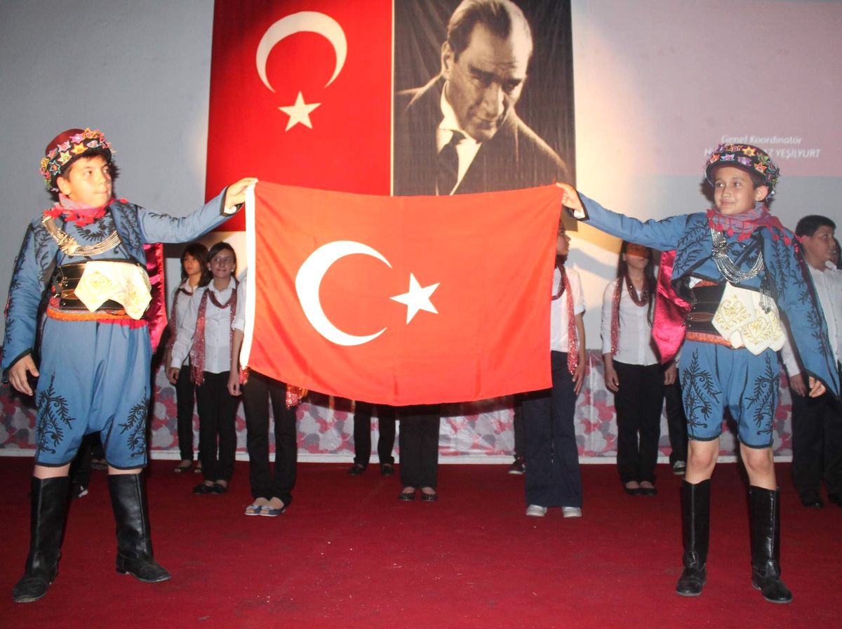 İncirliova\'da Öğrencilerden Şiir Dinletisi