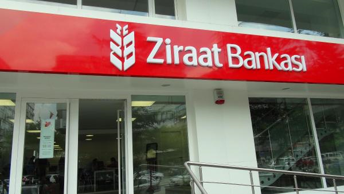 Konya\'da CHP\'lilerden Ziraat Bankası\'na \'T.c.\' Protestosu