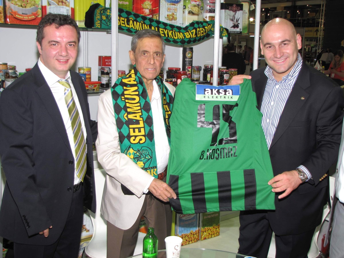 Koşmaz, Akhisar Ticaret Borsası Standını Ziyaret Etti