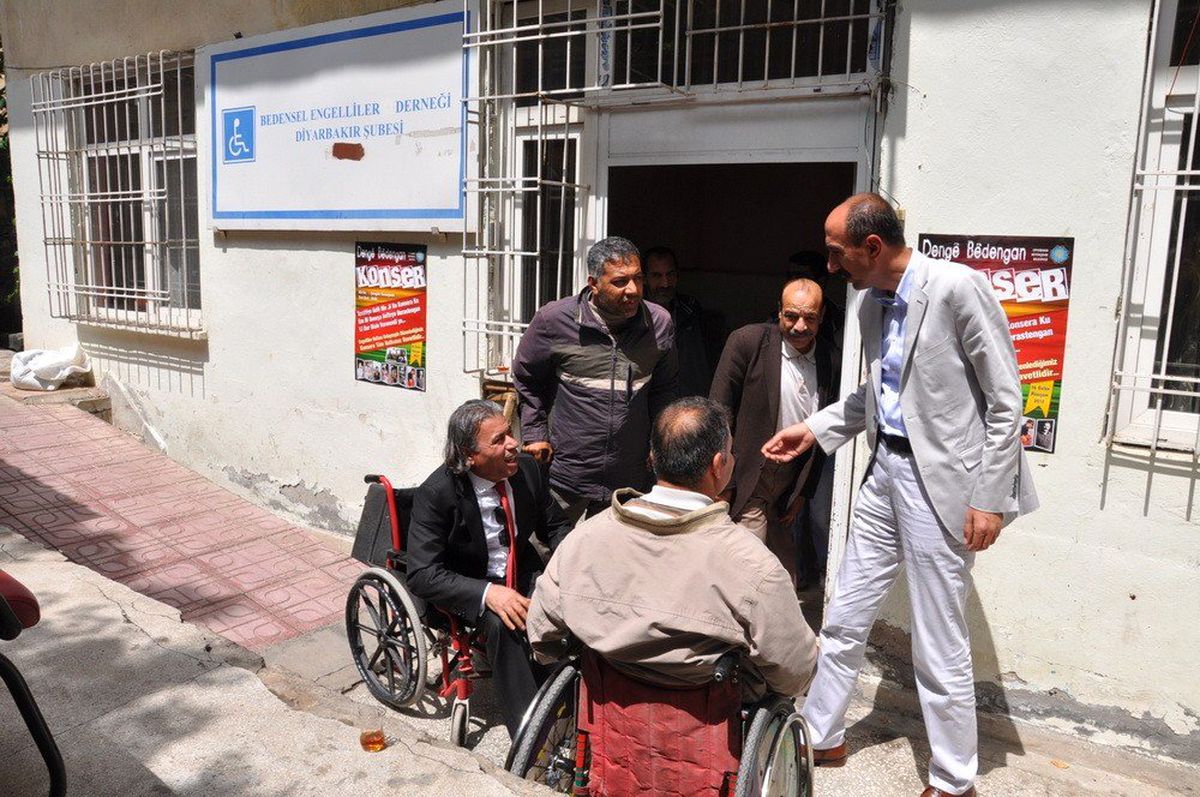 Kurbanoğlu, Engelli Derneklerini Ziyaret Etti