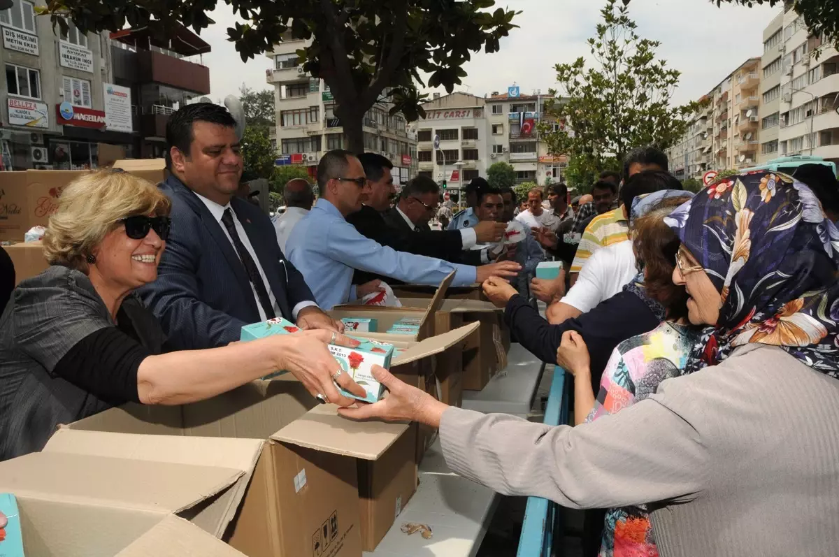 Manisa Belediyesi'nden Vatandaşa Kandil Simidi