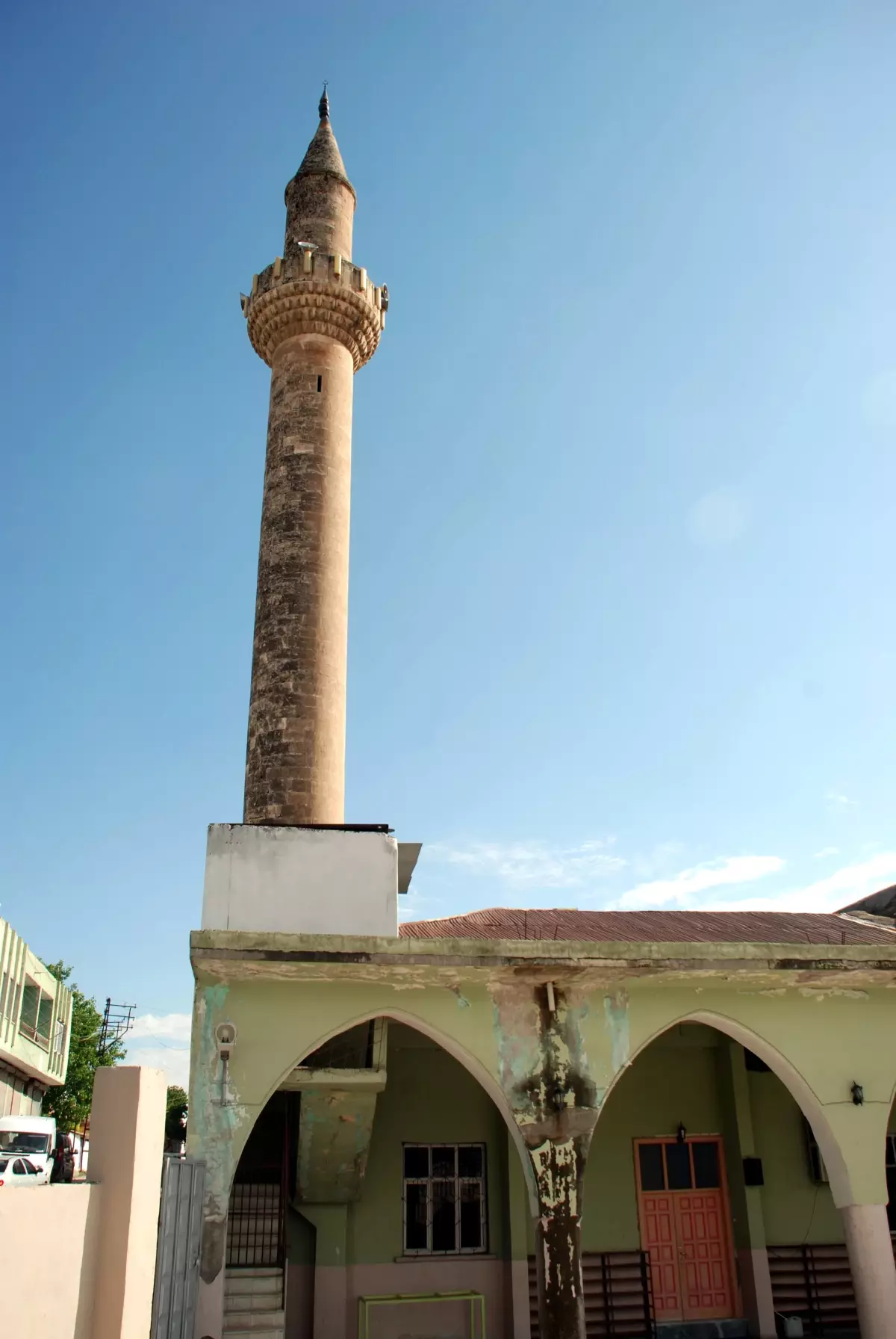 Minareden Düşen Taşlar Tehlike Saçıyor