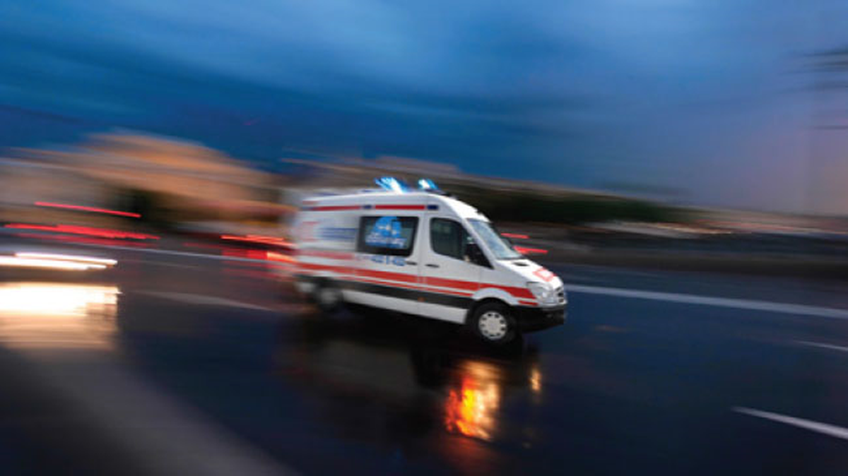 Otomobilden Düşen Kızının Peşinden Atladı