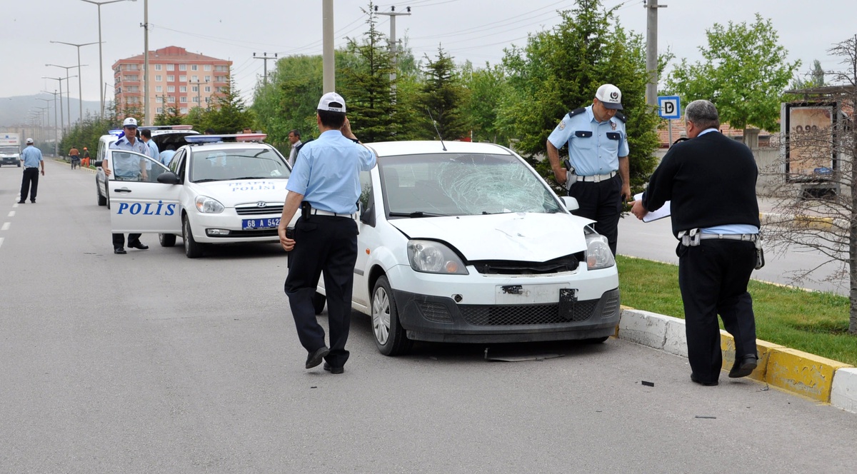 Otomobilin Çarptığı Üniversitelinin Arkadaşları Gözyaşlarını Tutamadı