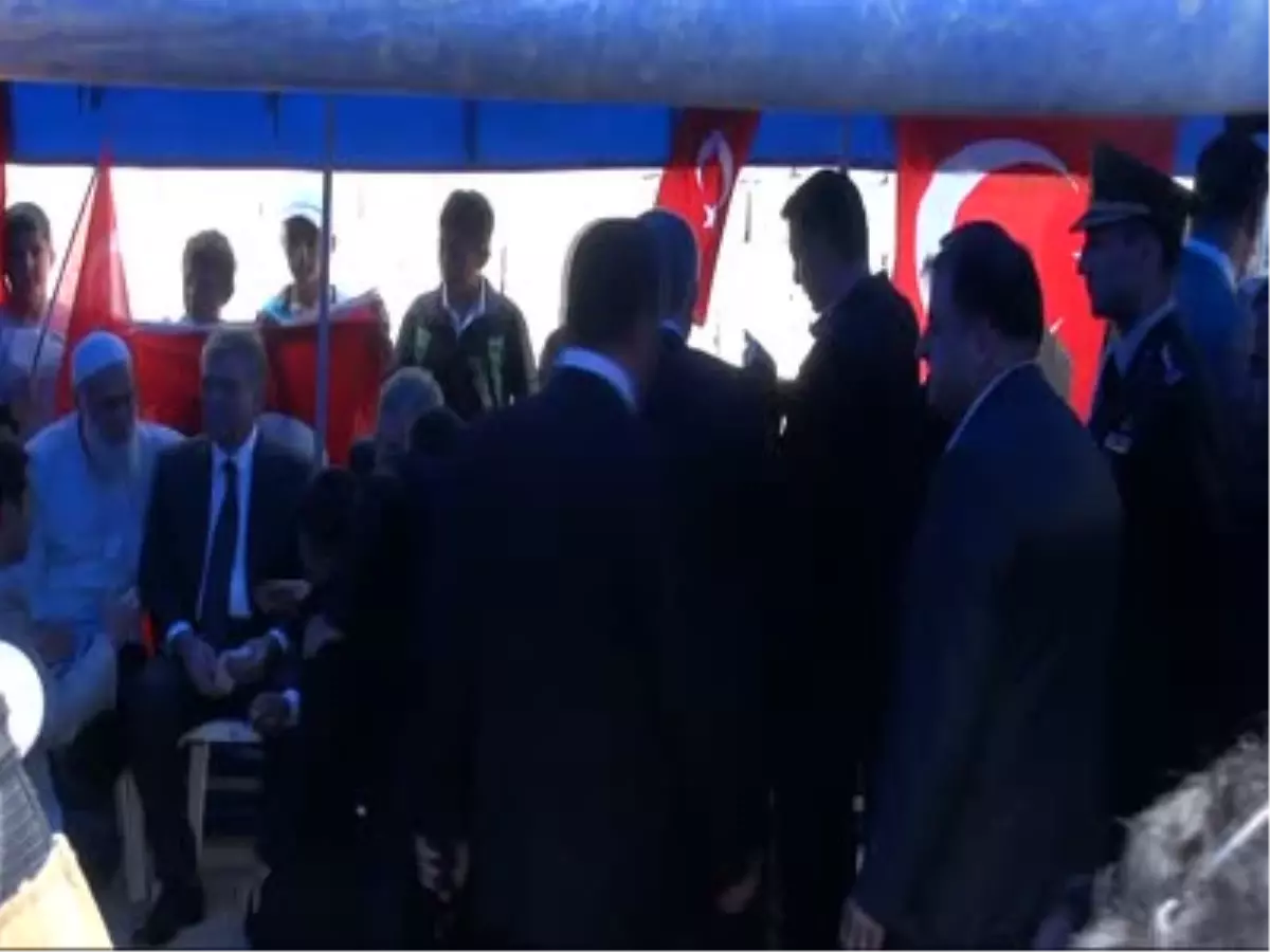 Reyhanlı Cumhurbaşkanı Gül Reyhanlı\' da Taziye Çadırında Cumhurbaşkanı Gül Reyhanlı\' da Taziye...