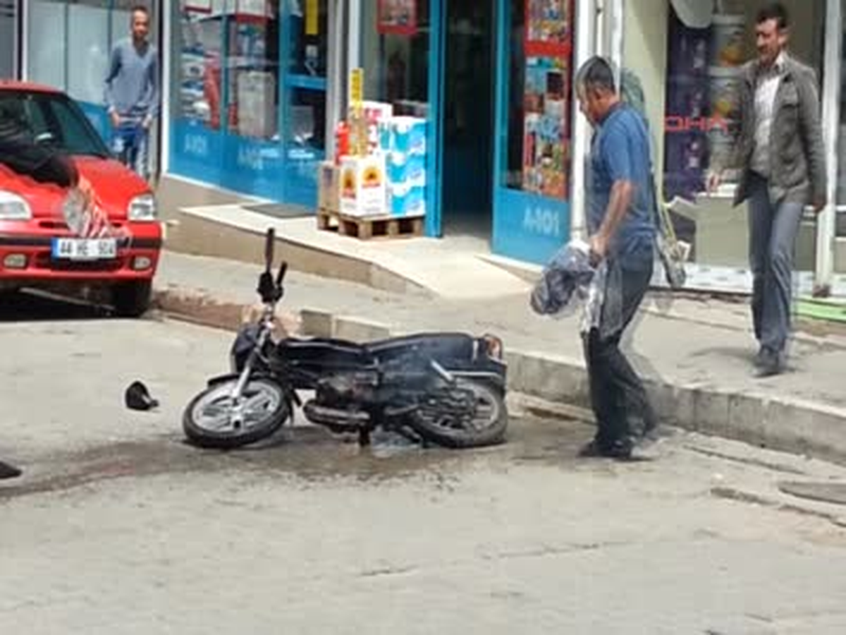 Siverek\'te Alev Alan Motosikletini Bırakıp Kaçtı