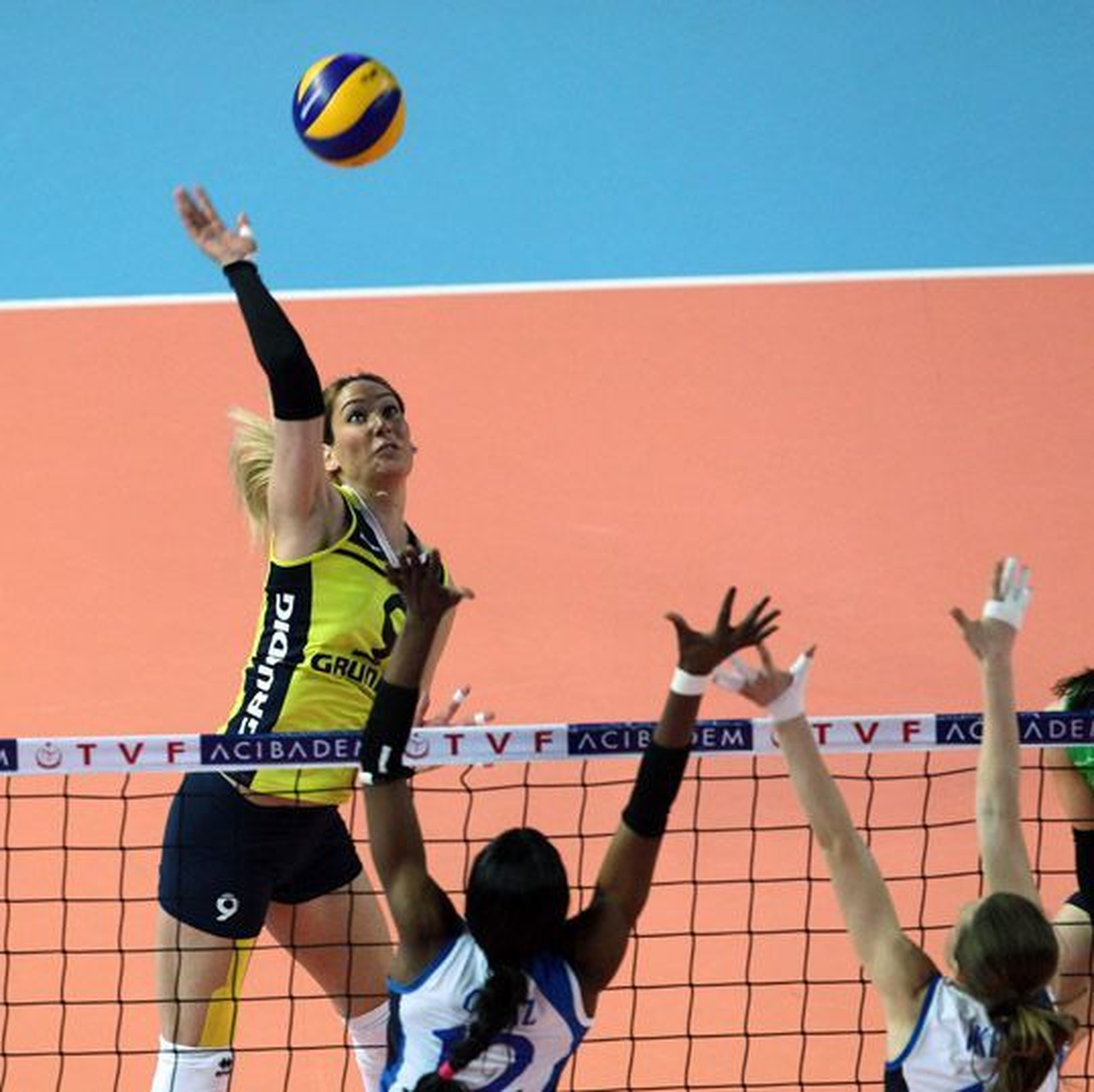 Seda Tokatlıoğlu 1 Yıl Daha Fenerbahçe\'de