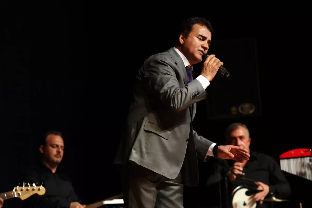 Selahattin Alpay'dan Unutulmaz Konser