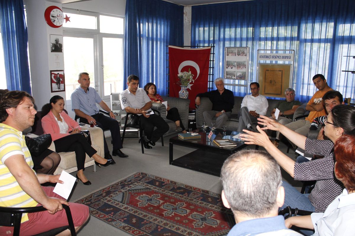 Selçuk\'ta 4 Gün Bayrak Dağıtımı Yapılacak