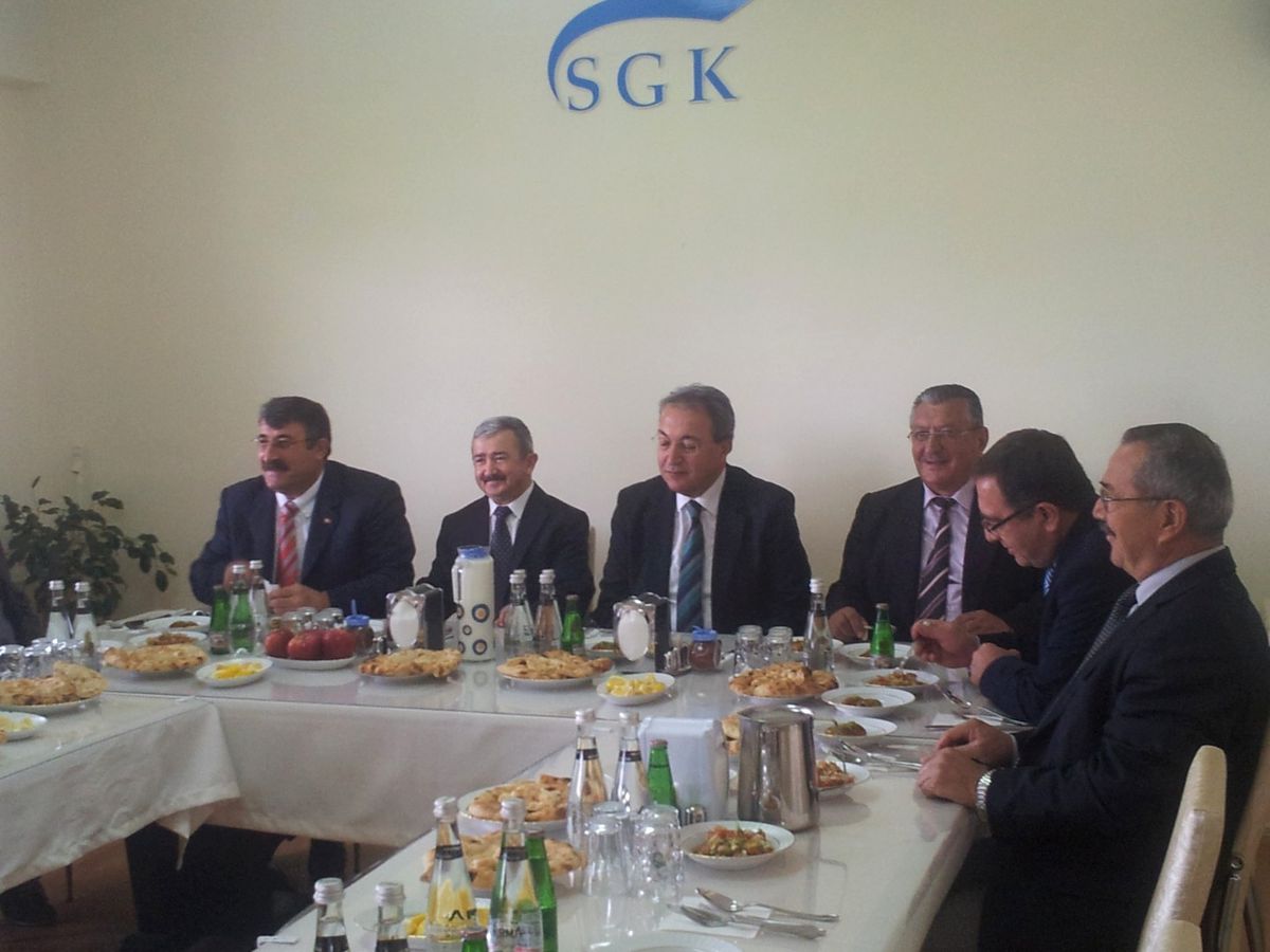 Sgk\'dan Ünver\'e Teşekkür Plaketi