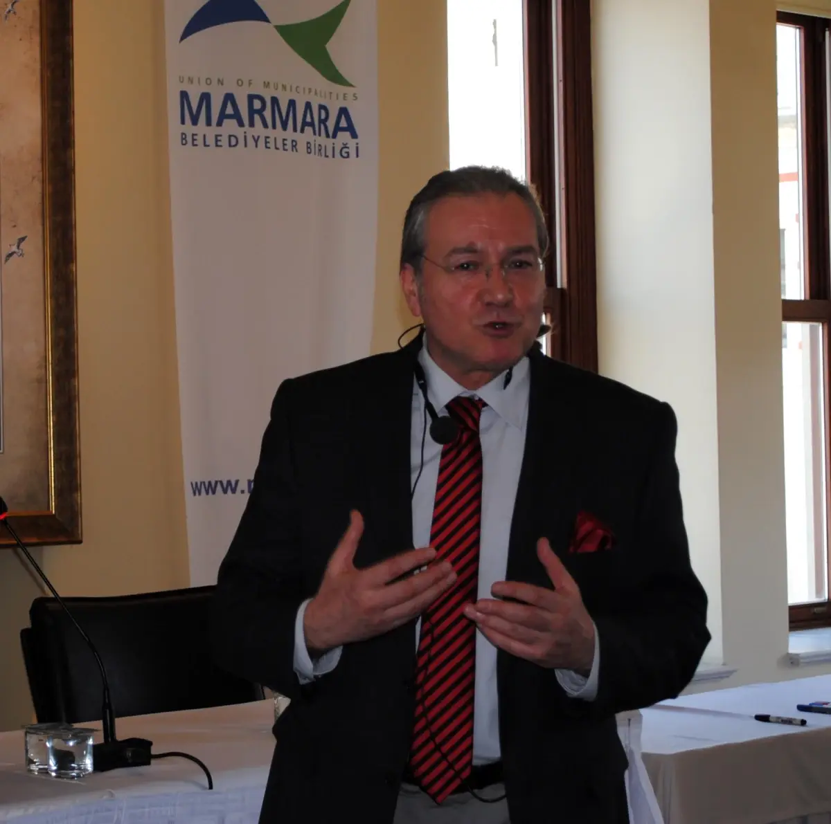 Spiker Seyitoğlu: 'Siyasetçilerimizi Şiveli Bir Dille Konuşurken Görmek İstemiyoruz'