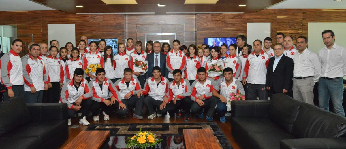 Sporculardan Başkan Böcek'e Teşekkür Ziyareti