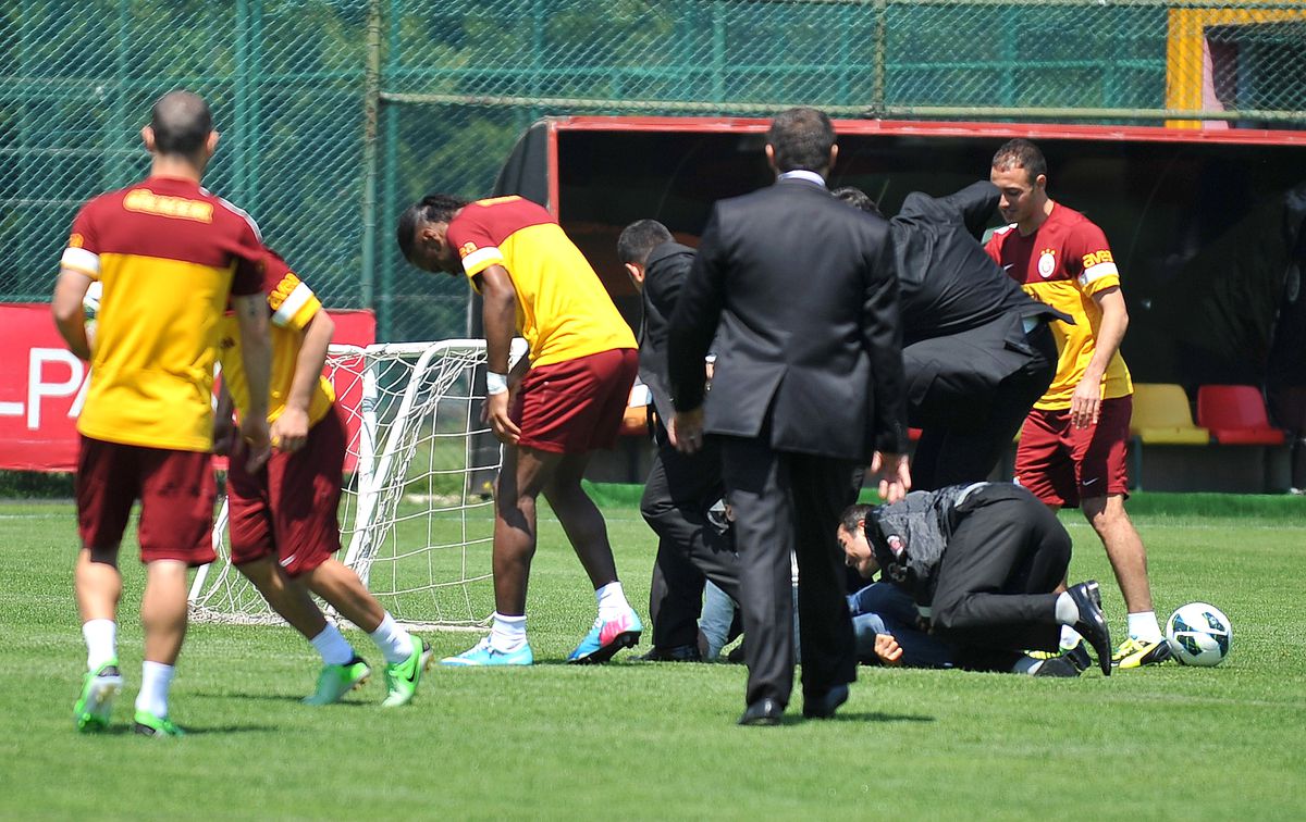 Taraftar Drogba'yı Sakatladı