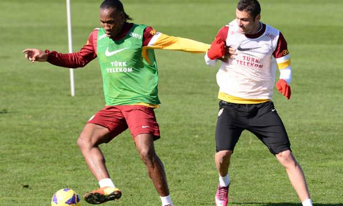 Taraftar Drogba\'yı Sakatlıyordu !