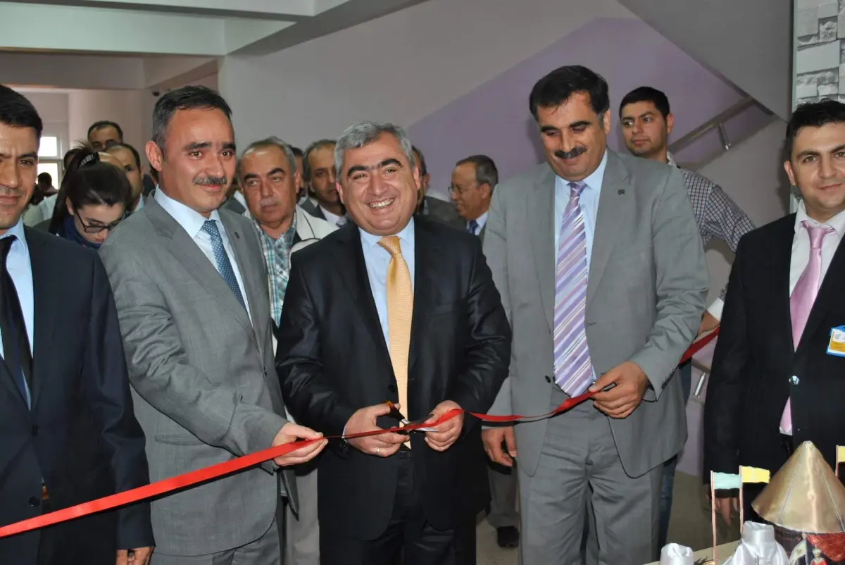 Teknik ve Endüstri Meslek Lisesinde Tübitak Bilim Fuarı Açıldı