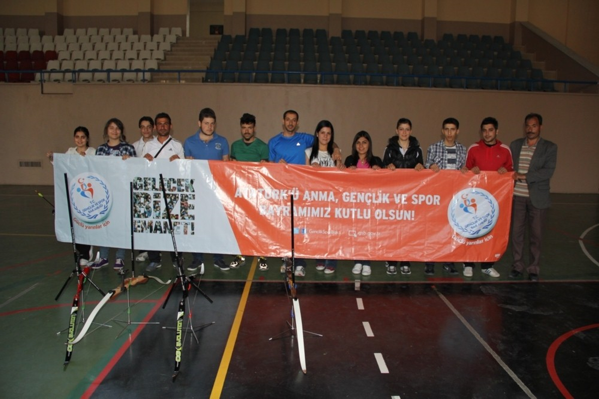 Üniversite Öğrencilerine Okçuluk Eğitimi