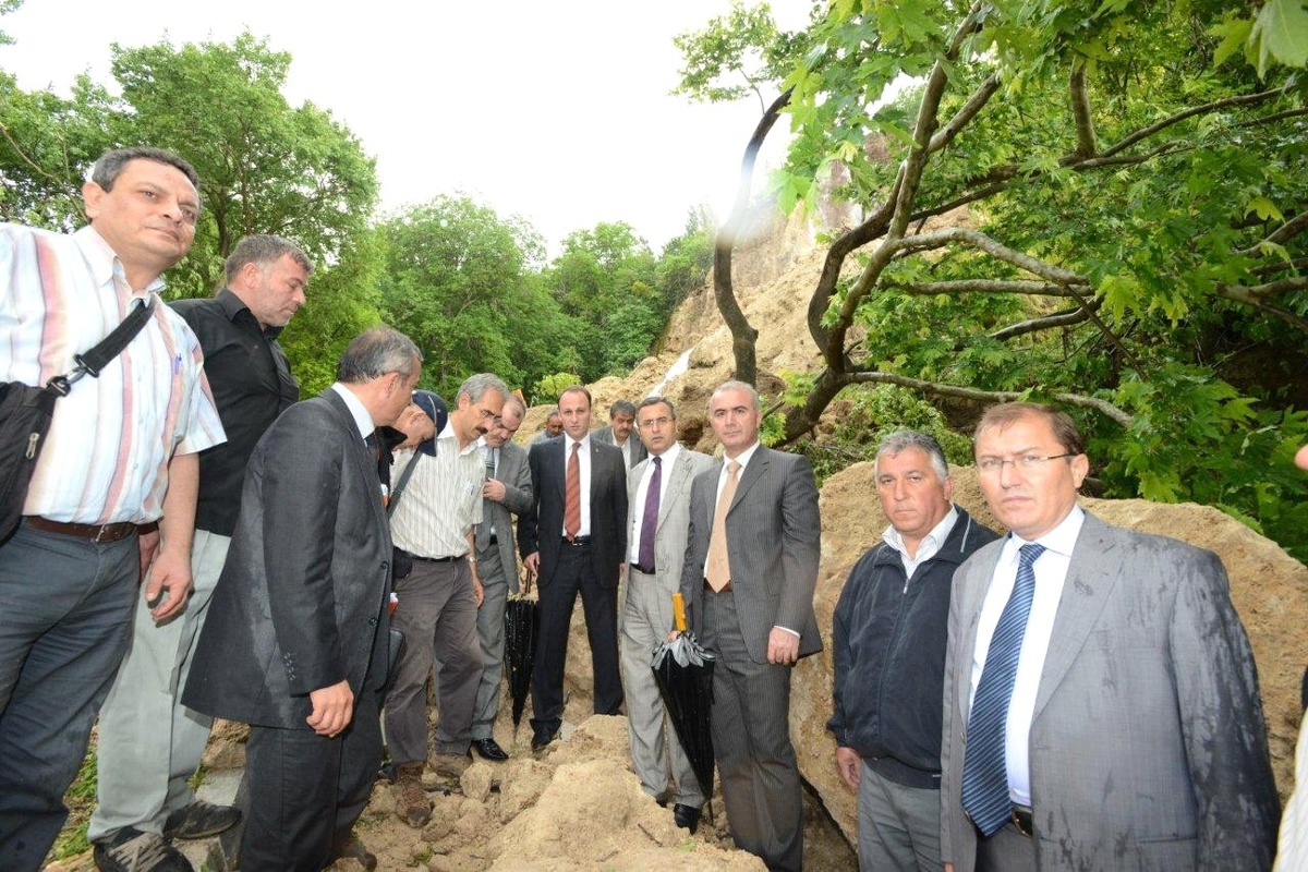 Vali Demir, Çöken Güney Şelalesi'nde İncelemelerde Bulundu