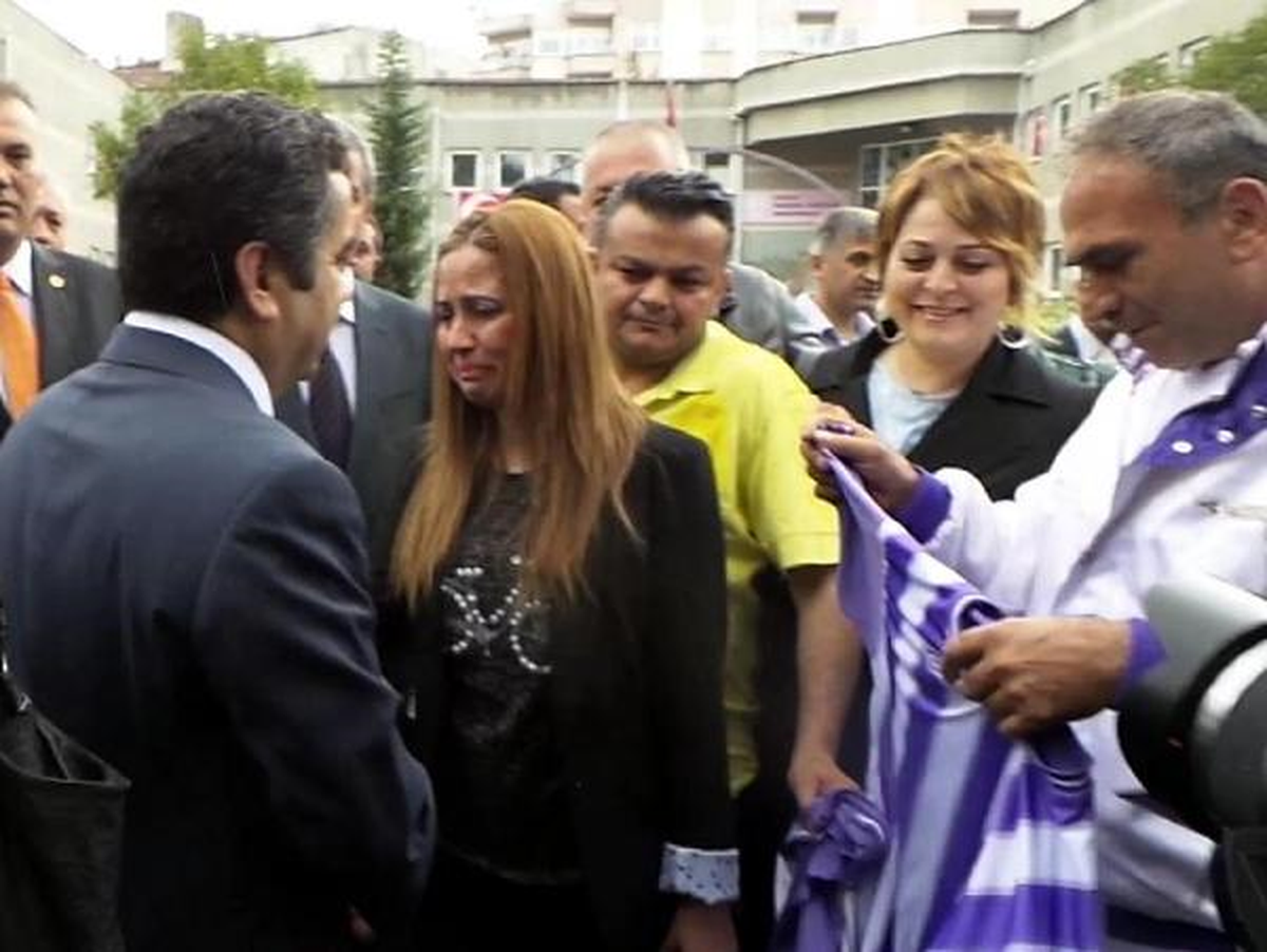 Vali Düzgün\'ü Gözyaşlarıyla Uğurladılar