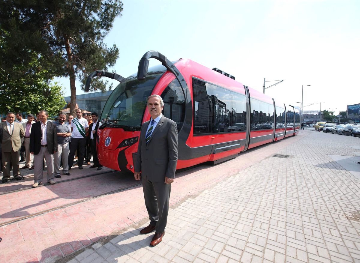 Yerli Tramvay İpekböceği Raya İndi