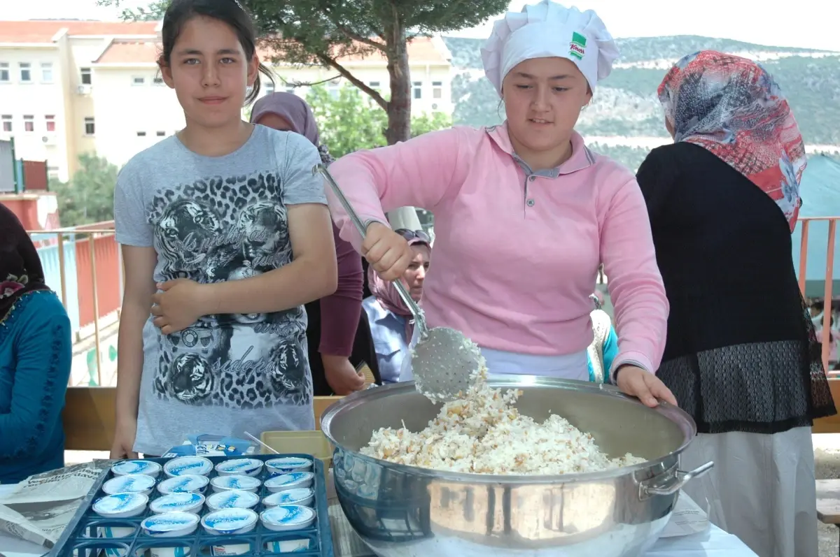 80.yıl Cumhuriyet İlköğretim Okul Aile Birliğinden Kermes