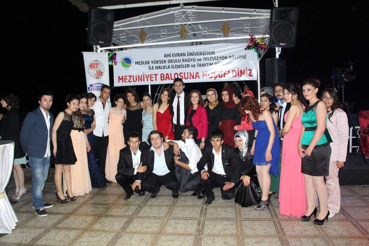 Ahi Evran Üniversitesi Radyo ve Televizyon Bölümü İlk Mezunlarını Verdi